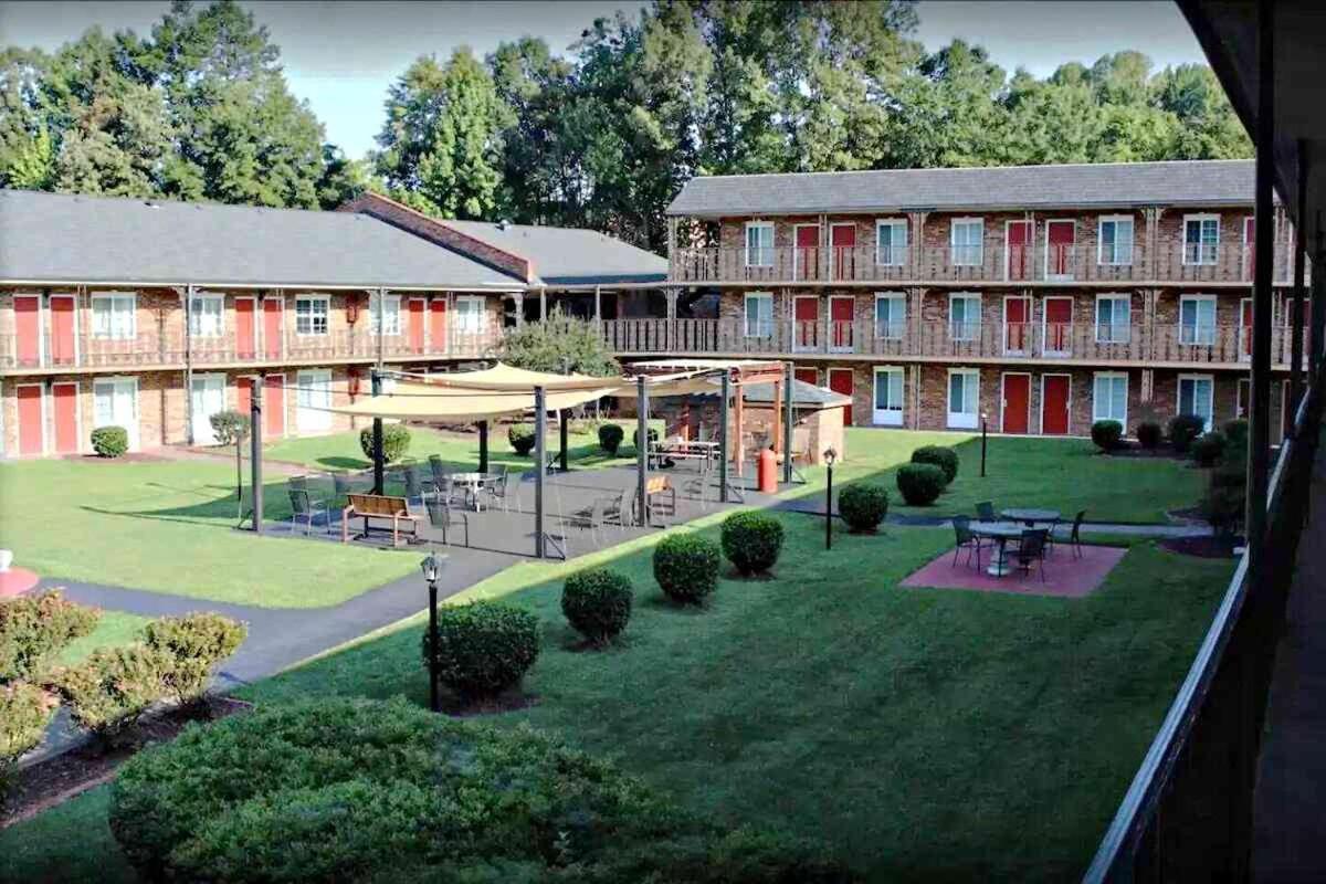 Independence Place Charlotte Exterior photo